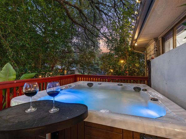 106 Sailmaster ST, Lakeway TX 78734