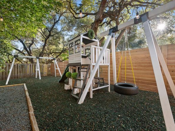 106 Sailmaster ST, Lakeway TX 78734