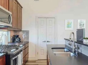 2307 E 2nd ST A, Austin TX 78702