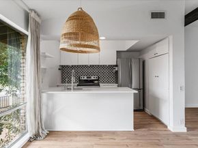 1304 Mariposa DR 206, Austin TX 78704