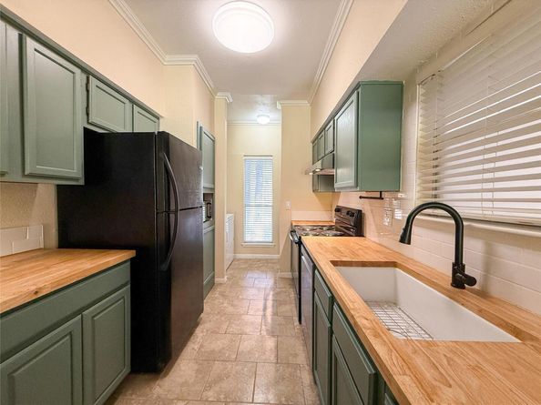 2450 Wickersham LN 103, Austin TX 78741