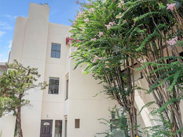 712 Graham PL 304, Austin TX 78705