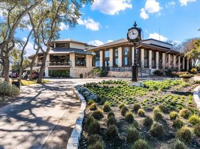 2 Dovedale CV, The Hills TX 78738