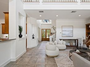 2 Dovedale CV, The Hills TX 78738