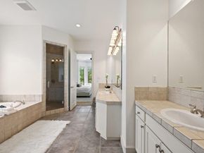 2 Dovedale CV, The Hills TX 78738