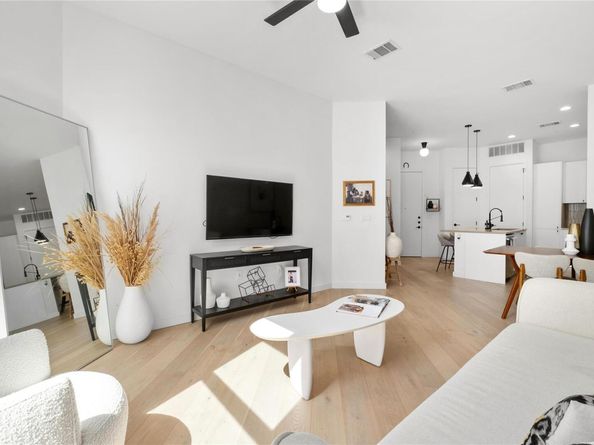 800 Embassy DR 421, Austin TX 78702