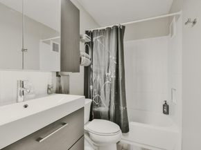 2302 East Side DR 6, Austin TX 78704