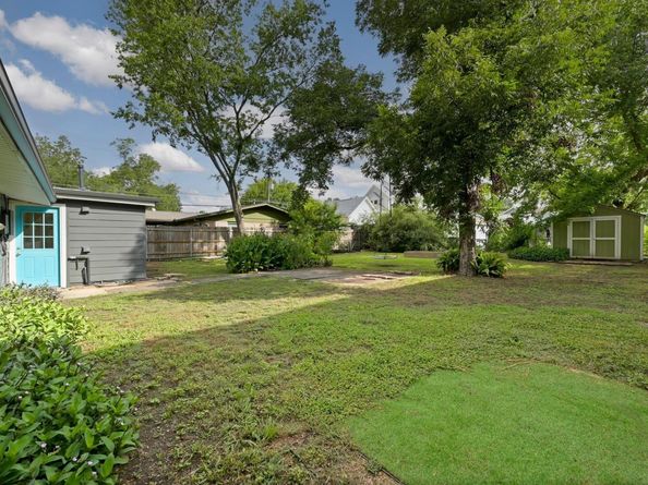 1716 W Saint Johns Ave, Austin TX 78757
