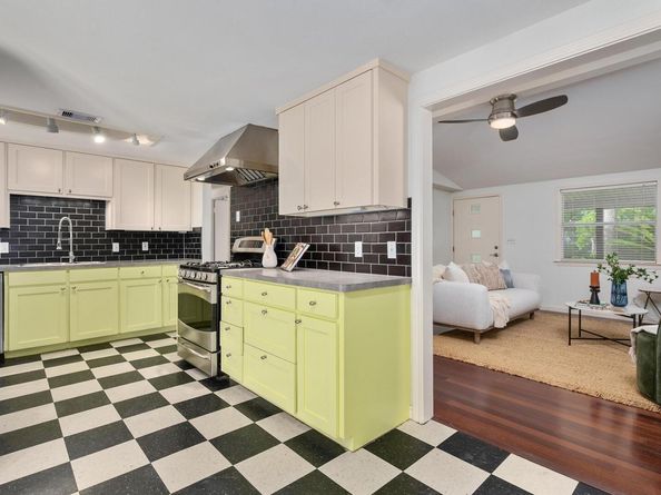 1716 W Saint Johns Ave, Austin TX 78757