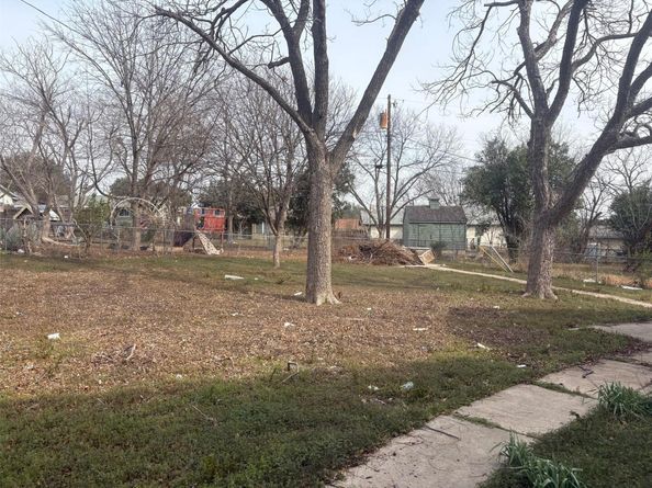 8702 Bridgeport DR, Austin TX 78758