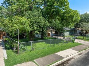 1122 Spur #D ST D, Austin TX 78721