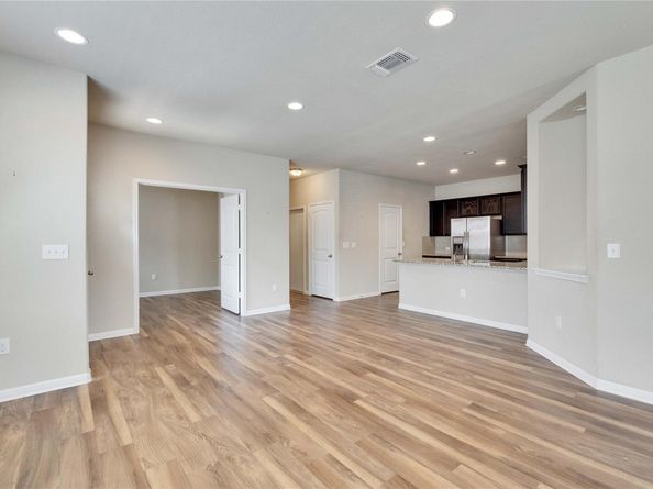 1701 Logan DR 12, Round Rock TX 78664