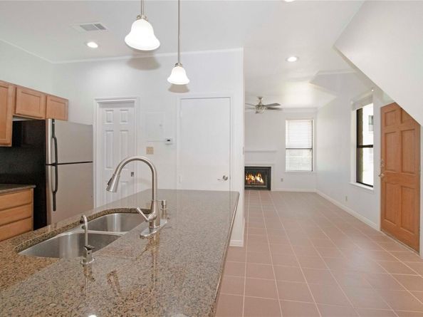 611 E 45th ST 8, Austin TX 78751