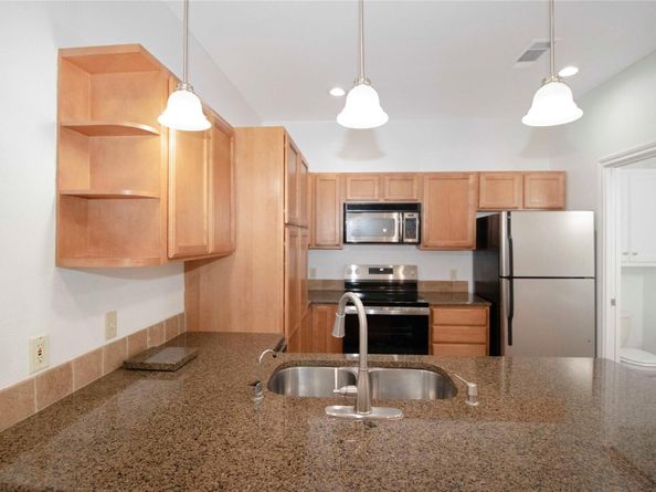 611 E 45th ST 8, Austin TX 78751