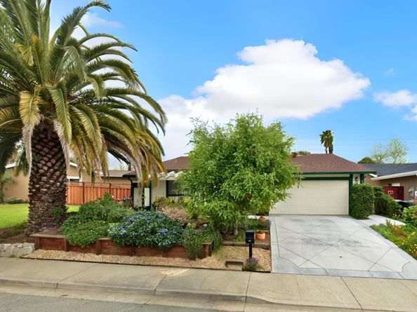 204 Holiday Hills Drive, Martinez CA 94553