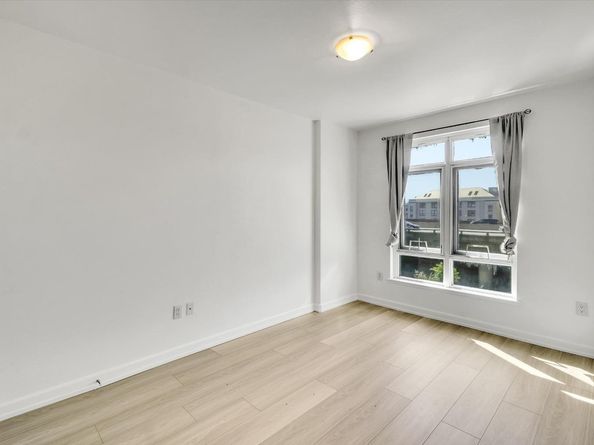 423 7th Street 105, Oakland CA 94607