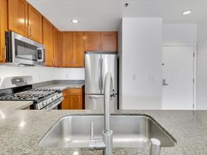 423 7th Street 105, Oakland CA 94607