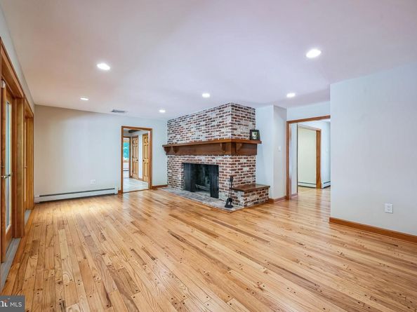 3574 Glen Way, Huntingdon Valley PA 19006