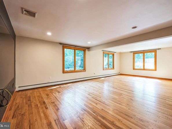 3574 Glen Way, Huntingdon Valley PA 19006