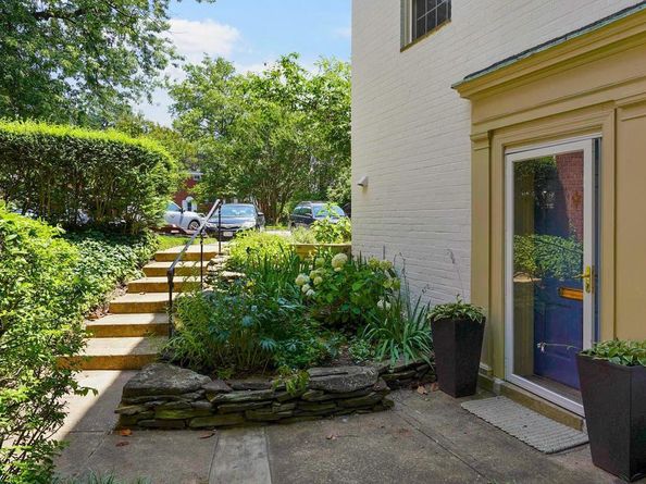 1619 Ripon Place, Alexandria VA 22302