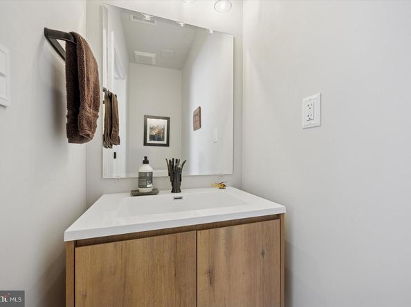 404 Rock Run Circle, Broomall PA 19008