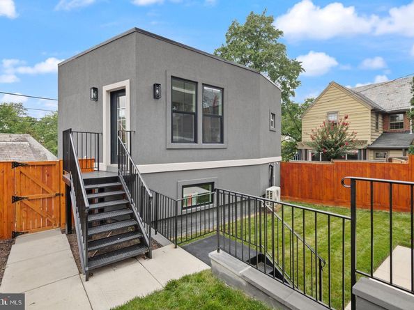 6008 34TH Place NW, Washington DC 20015