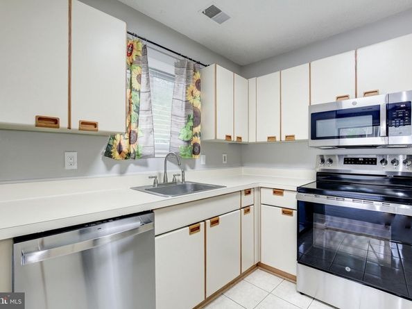 1963 Villaridge Drive, Reston VA 20191