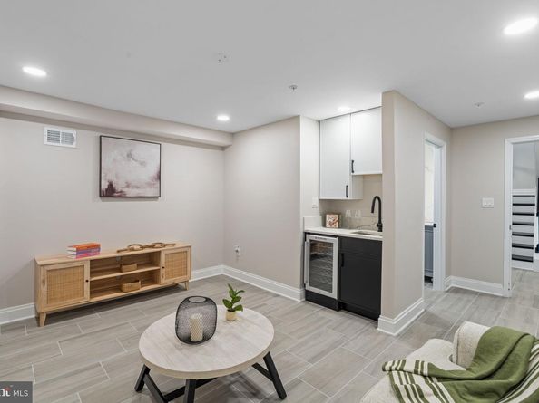 242 Montrose Street, Philadelphia PA 19147