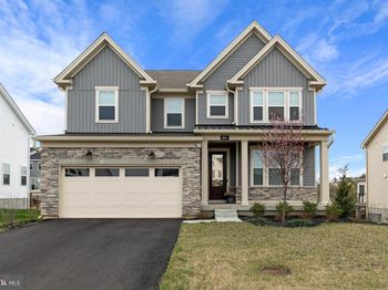 407 E Chestnut Way