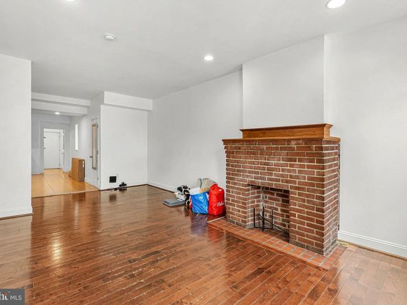 903 S 13TH Street, Philadelphia PA 19147