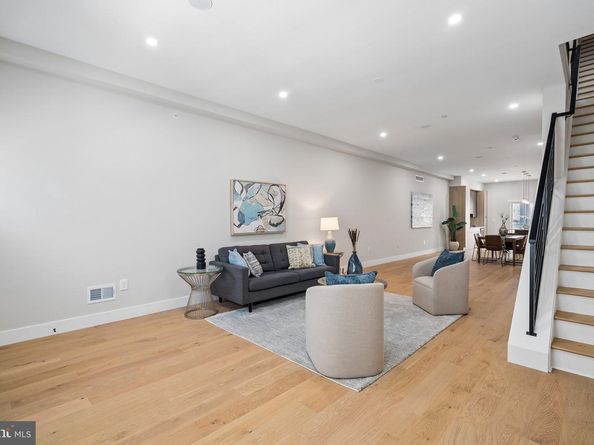 609 E Locust Avenue, Philadelphia PA 19144