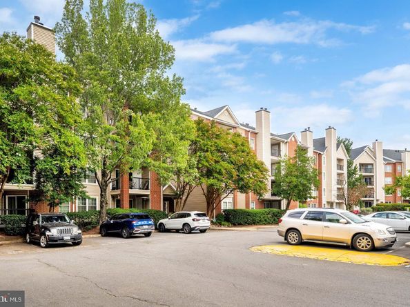 3315 Wyndham Circle 4225, Alexandria VA 22302