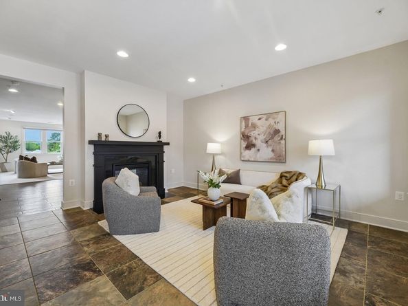 1935 Richmond Highway 102, Alexandria VA 22301