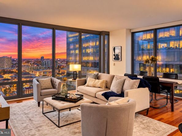 2101 Market Street 3307, Philadelphia PA 19103