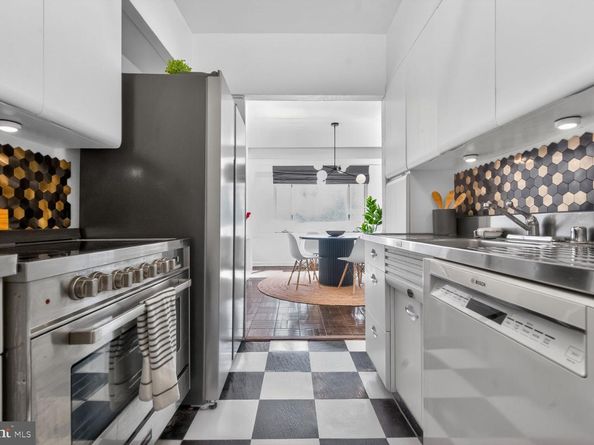 4301 Massachusetts Avenue NW 2006, Washington DC 20016