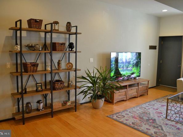 907 N 5TH Street, Philadelphia PA 19123