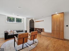 283 Locust Street, Philadelphia PA 19106
