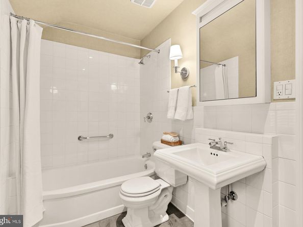 4320 Lorcom Lane, Arlington VA 22207