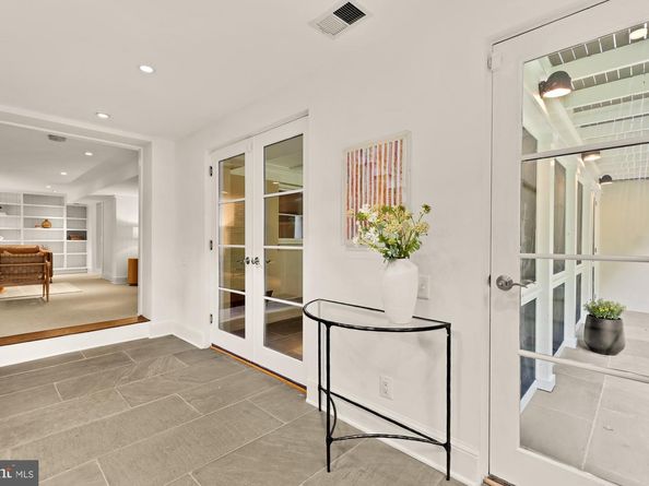 4320 Lorcom Lane, Arlington VA 22207