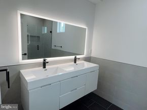 516 Pierce Street, Philadelphia PA 19148