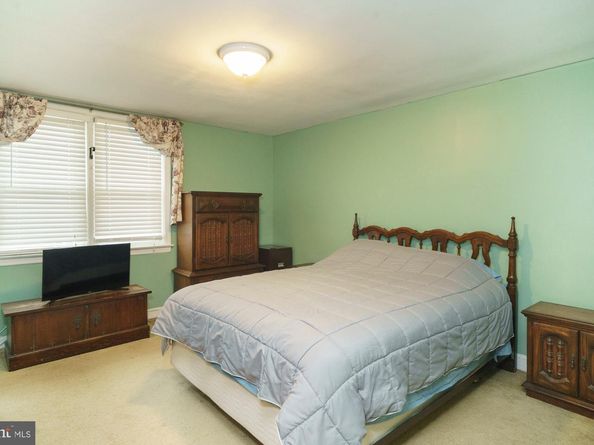 11 Winthrop Drive, Darby PA 19023