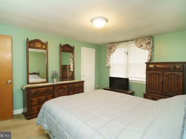 11 Winthrop Drive, Darby PA 19023