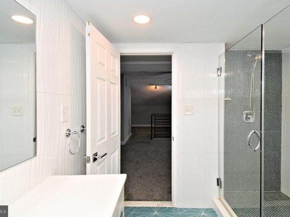 260 Roxborough Avenue, Philadelphia PA 19128
