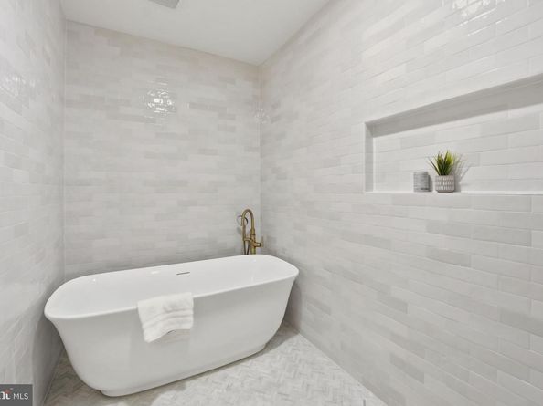 858 N Greenbrier Street, Arlington VA 22205