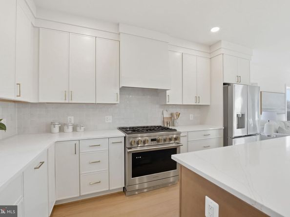 858 N Greenbrier Street, Arlington VA 22205