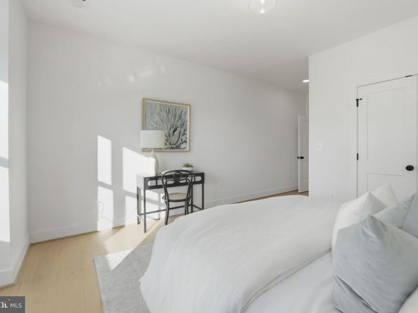 858 N Greenbrier Street, Arlington VA 22205