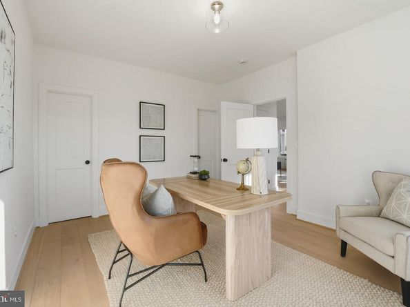 858 N Greenbrier Street, Arlington VA 22205