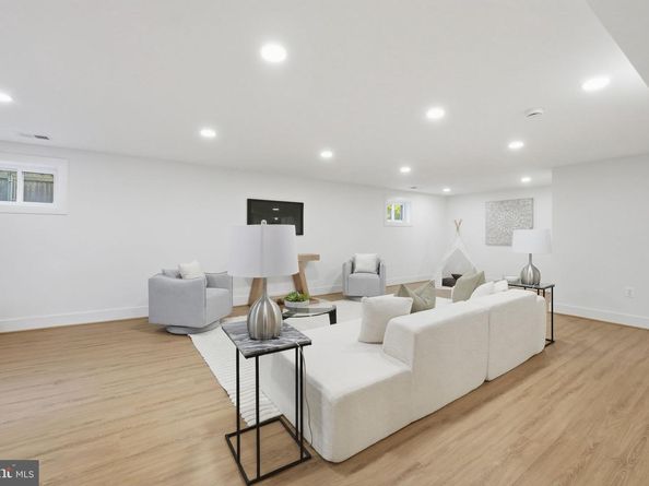 858 N Greenbrier Street, Arlington VA 22205