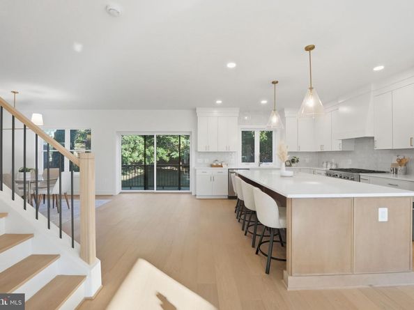 858 N Greenbrier Street, Arlington VA 22205