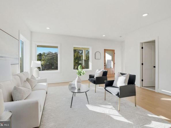 858 N Greenbrier Street, Arlington VA 22205